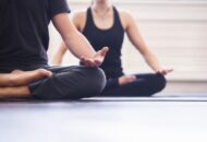 yoga ontspannen relaxen vakantie rust sportschool